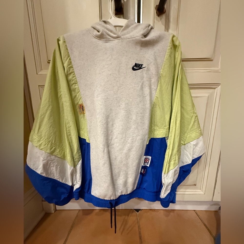 Vintage-looking Nike grey, blue and lime windbreaker/hoodie. Size M.